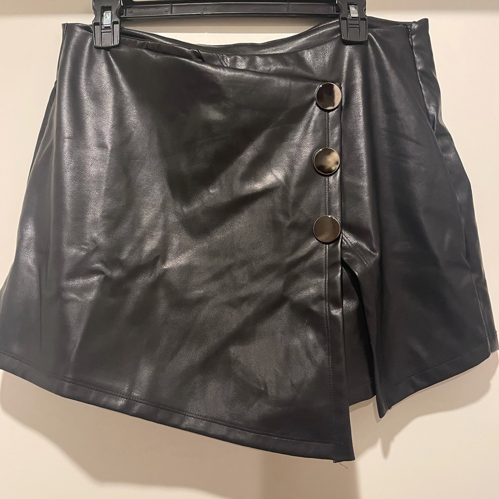 New Women’s Faux Leather Asymmetric Skort Black Large